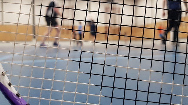 Närbild på ett badmintonnät.