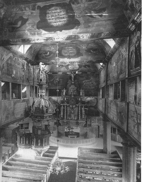 Svartvit bild över kyrkans interiör.