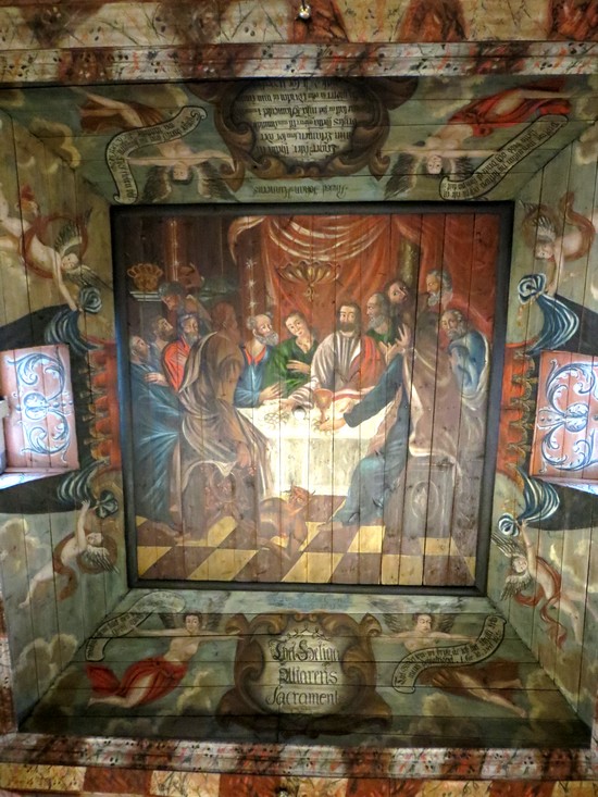 Målningar inne i kyrkan.
