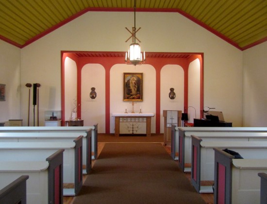 Kyrkobänkar.