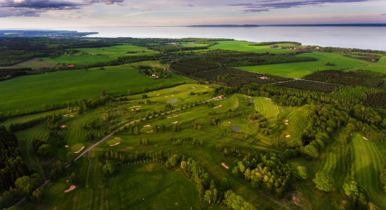 Flygbild över Hökensås golfklubb.