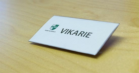 Namnskylt för vikarie.